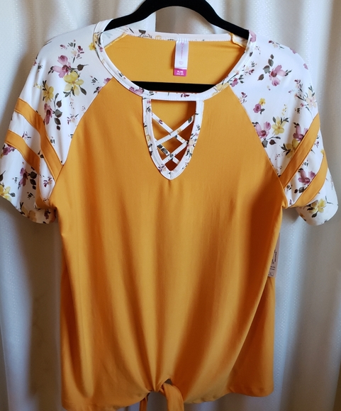 Tops - NWT Soft top